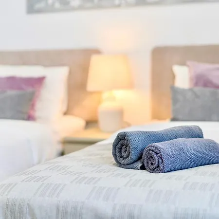 Black Luxury * プエルト・デ・サンティアゴ